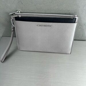 Michael Kors Jet Set Wristlet
